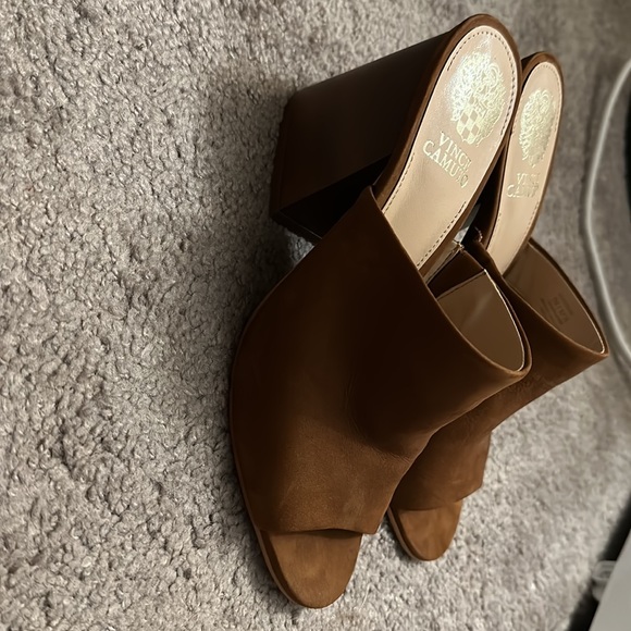 Heels - Picture 2 of 3